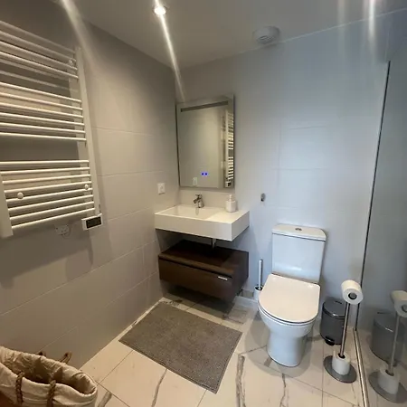 Kosmic 702 By Avecoeur 로퀴에브륀캡마르탱